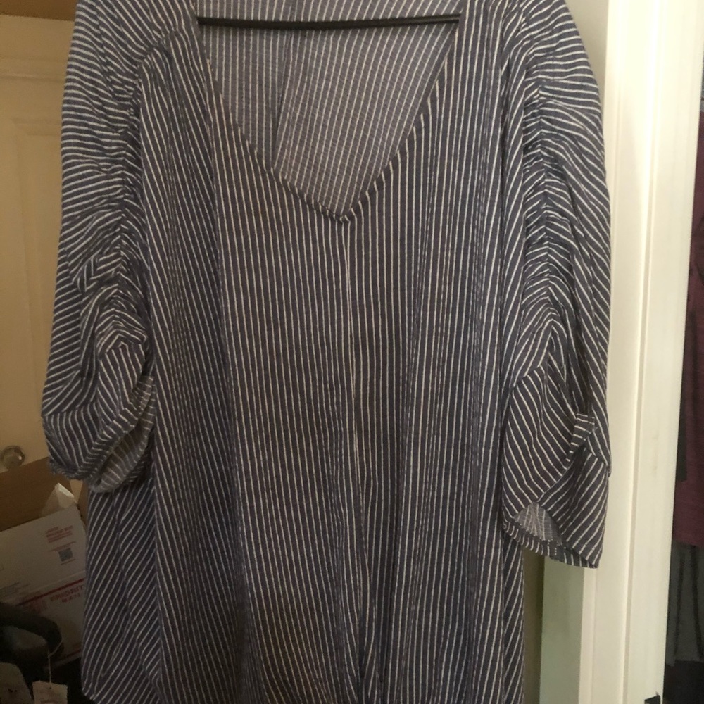 Dark blue striped shirt with bottom tie so 4X